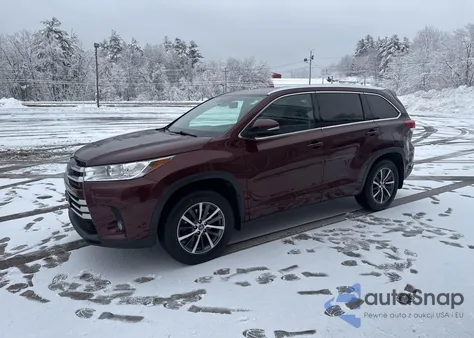 2017 Toyota Highlander Xle z USA, uszkodzony, nr VIN 5TDJZRFHXHS449349